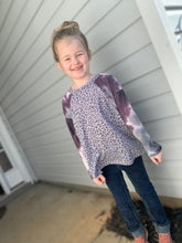 Load image into Gallery viewer, Tie Dye Sleeves Leopard Top
