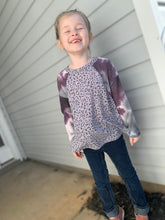 Load image into Gallery viewer, Tie Dye Sleeves Leopard Top
