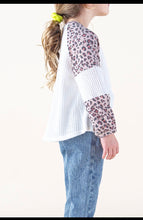 Load image into Gallery viewer, Ivory &amp; Cheetah Block Top
